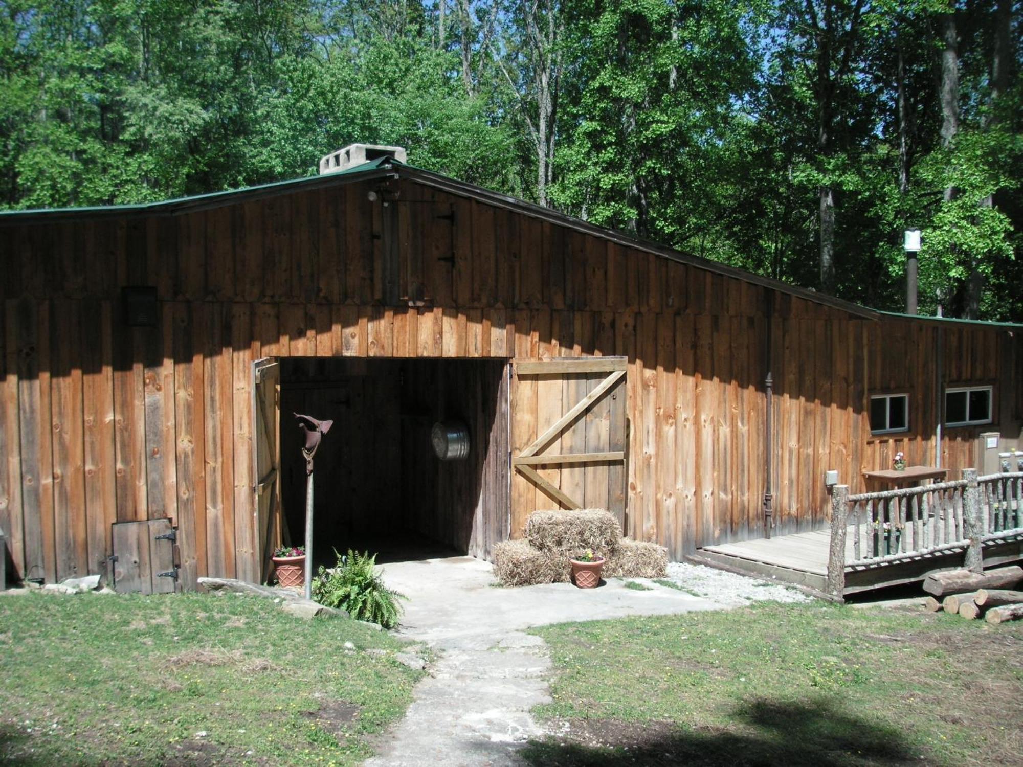 Arrowmont Stables & Cabins Cullowhee Eksteriør billede